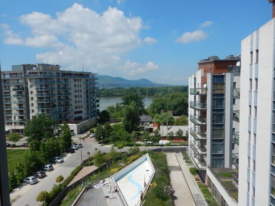 Imadnivalo Medences Hotellakas Szaunaval. Budapesta Exterior foto