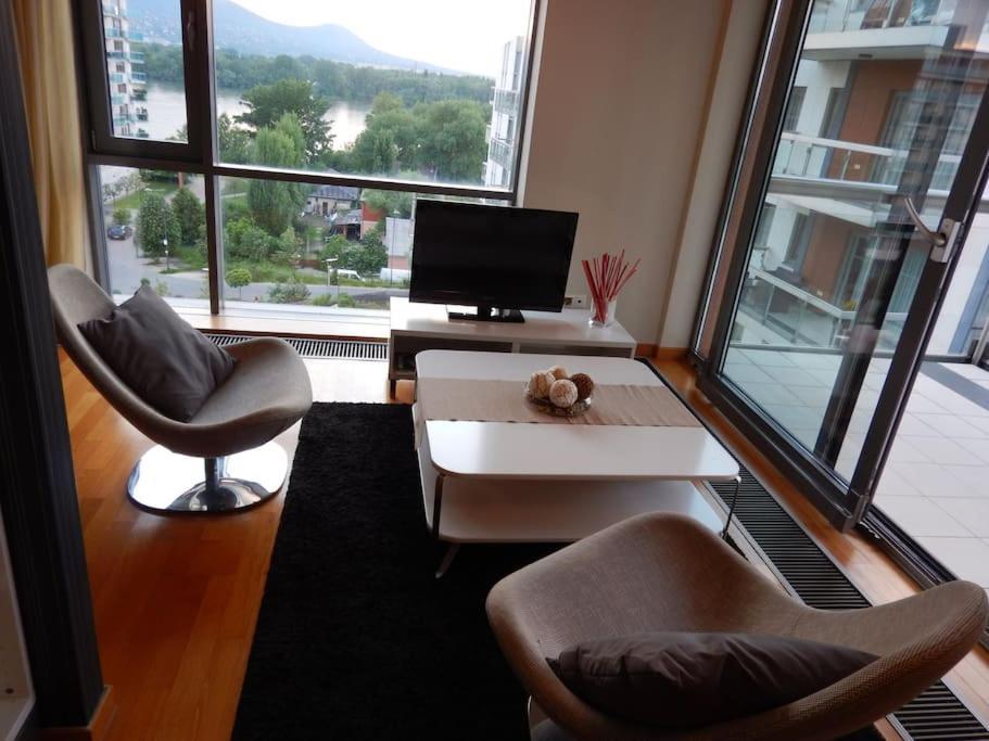 Imadnivalo Medences Hotellakas Szaunaval. Budapesta Exterior foto