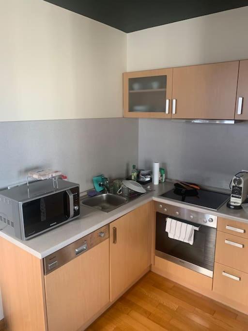 Imadnivalo Medences Hotellakas Szaunaval. Budapesta Exterior foto